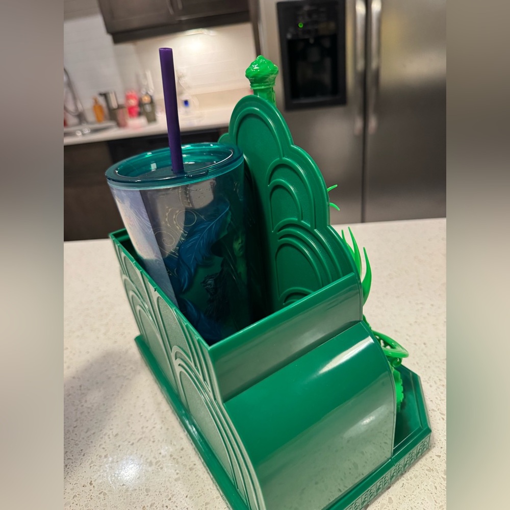 Wicked For Good Official Popcorn Bucket Emerald City & Tumbler w Glinda/Elphaba - Picture 6 of 7